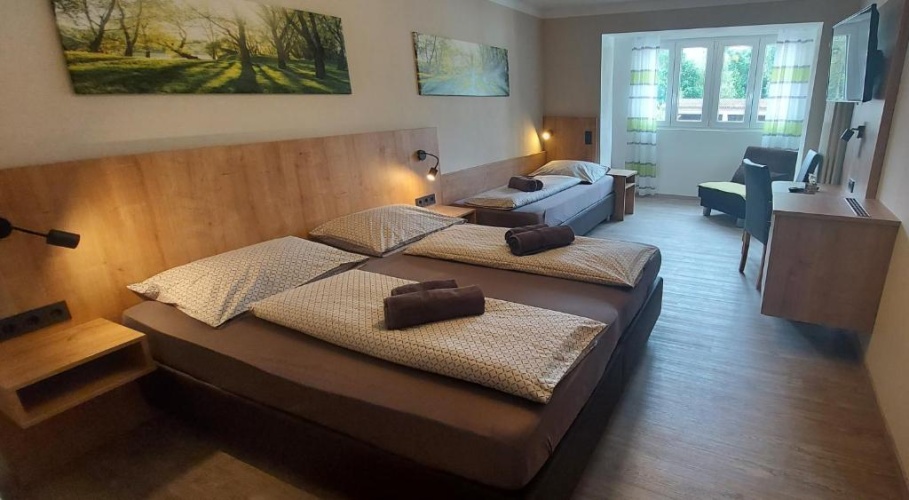 Standard Triple room