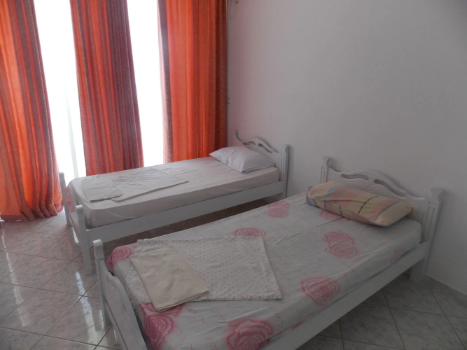 Damian Saranda Hotel