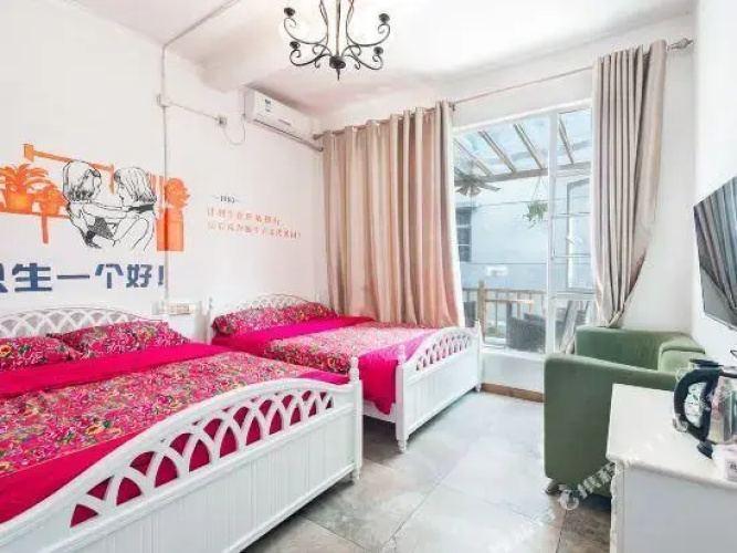 Zhiqingchun Theme Youth Hostel