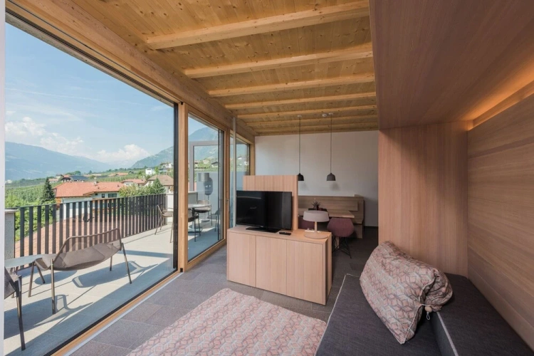 Apartment with balcony and with mountain view