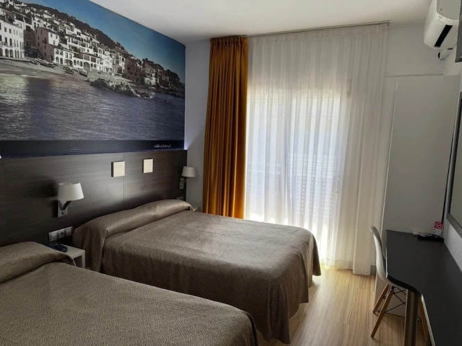 Standard Triple room with balcony