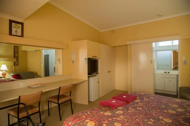 Tarra Motel