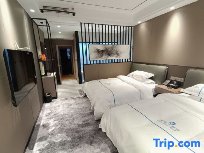 Premier Quadruple Suite