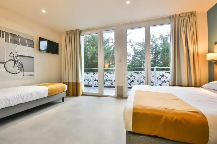 Standard Triple room