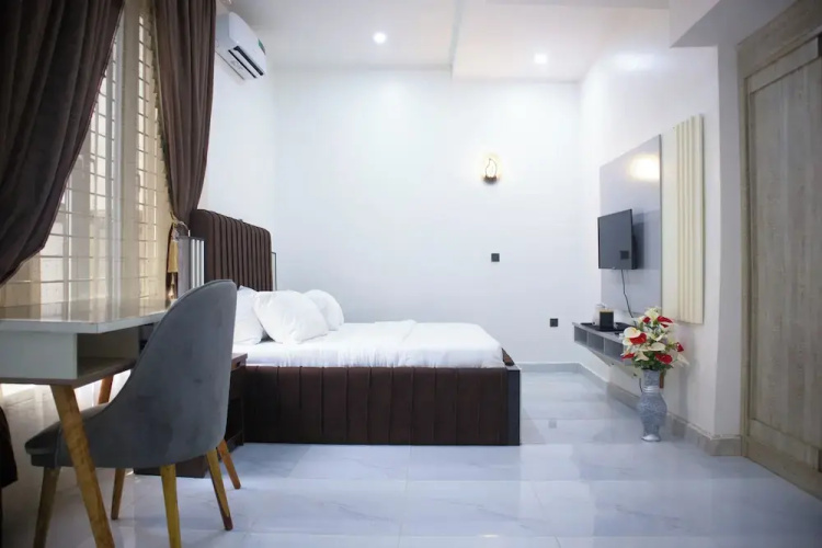 Kyeston Apartment