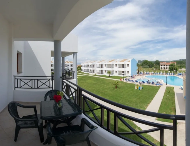 Classic Twin Studio with pool view