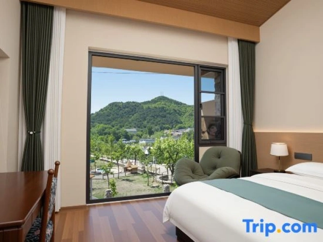 Standard Twin room with mountain view