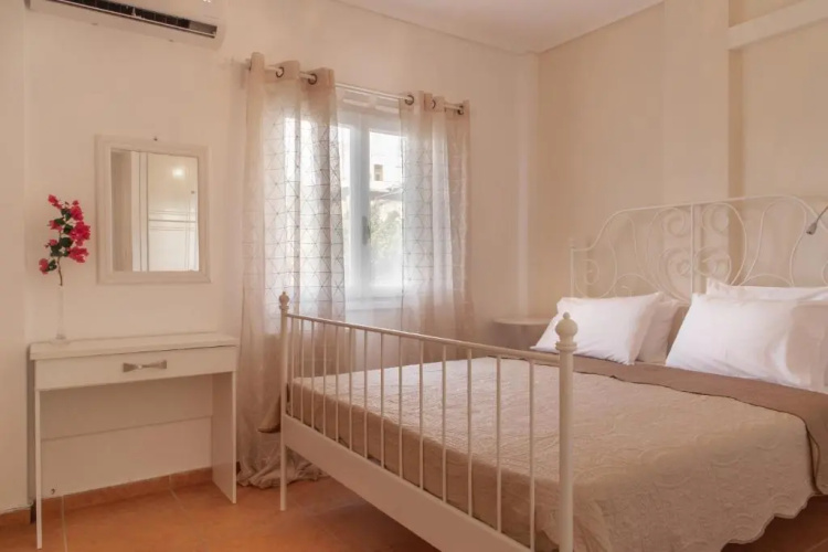 Eleni's Seaview House