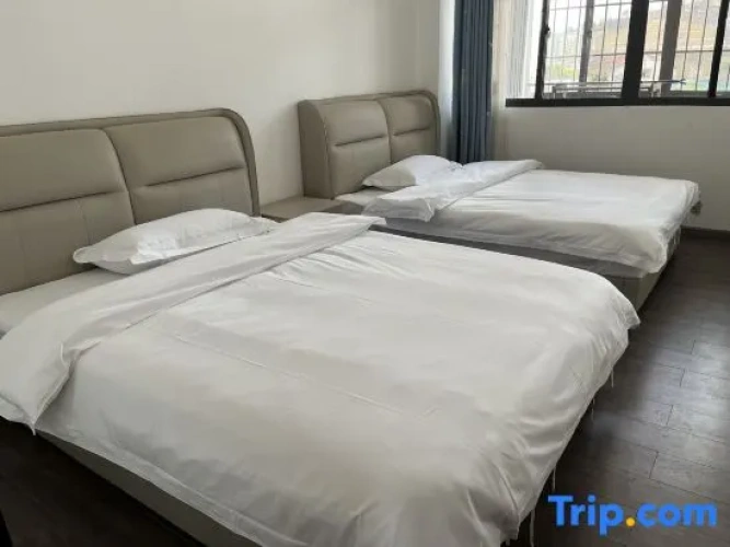 Deluxe Family Suite