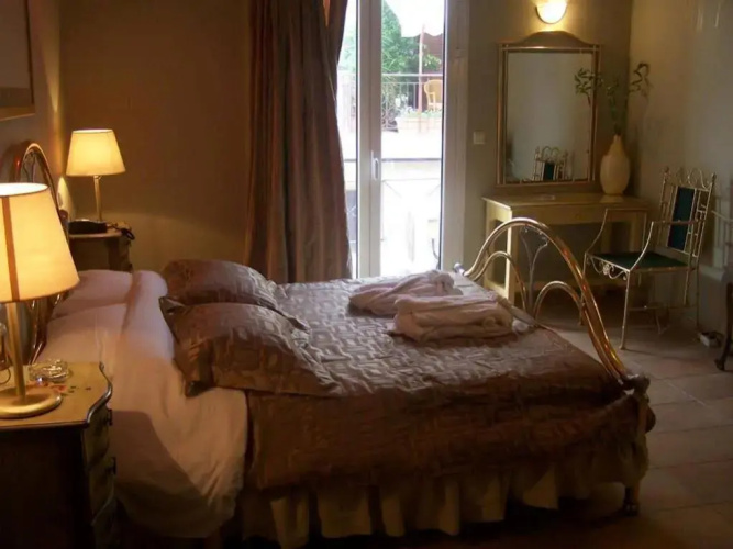 Hotel Queens Leriotis