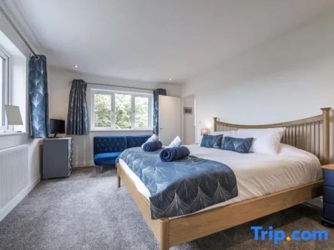 3 Bedrooms Apartment