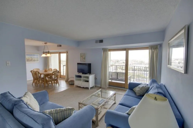 9400 802 - 2 Br Condo