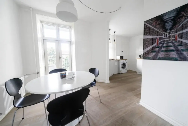 Beautiful 2-bed Apartment