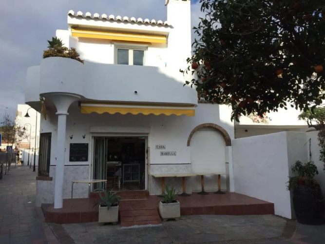 1½ min. walk from the beach