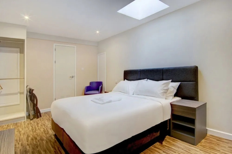 Gissons Hotel by OYO Rooms