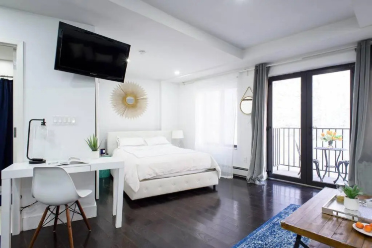 809-4b Studio Balcony W D Prime Location