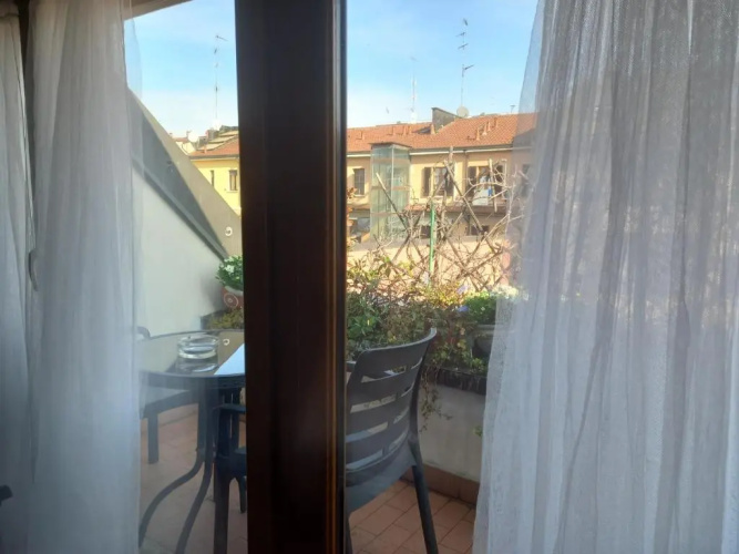 The Boheme Navigli - Quiet & comfy vintage Junior Suite with cozy balcony - 5th attic floor lift to 4th floor - metro' verde -green subway Porta Genova