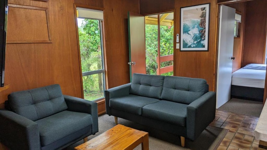 2 Bedrooms Bungalow
