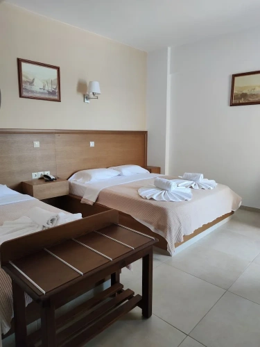 Standard Triple room with balcony and with partial sea view