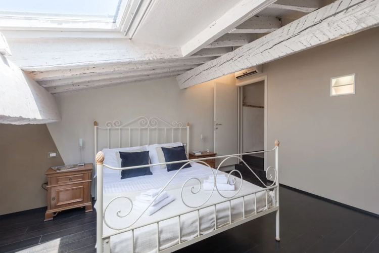 Santa Croce Apartments by Mmega