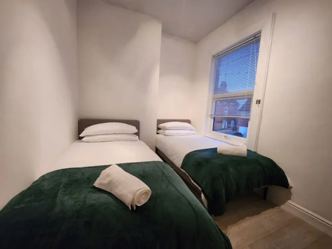 Home In Worcester - With Free Parking