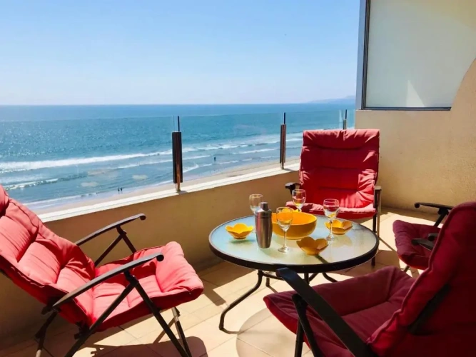 Apartment with balcony and with sea view
