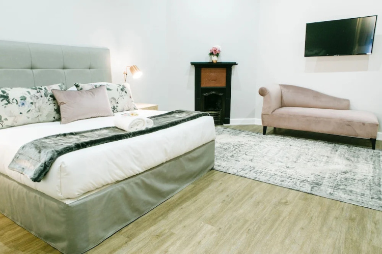 30 On Whites Guest House