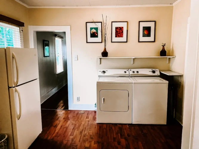 2 Bedrooms Bungalow