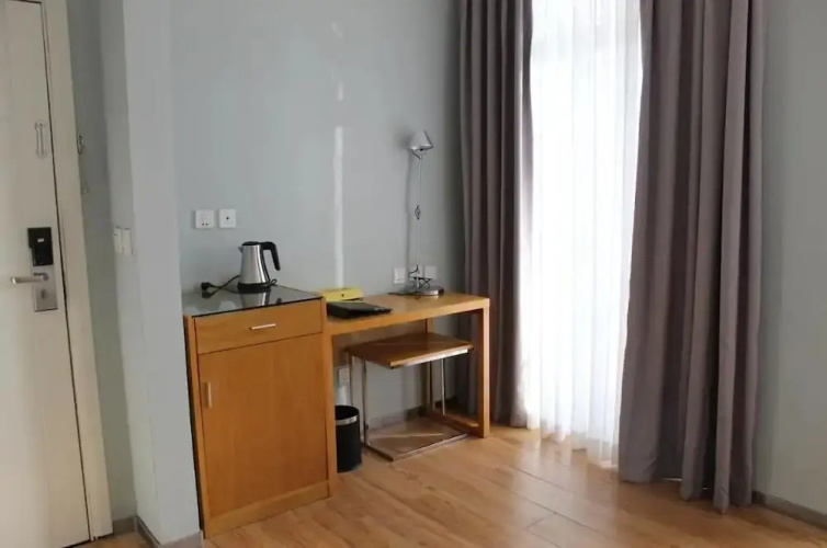 Averi Hotel