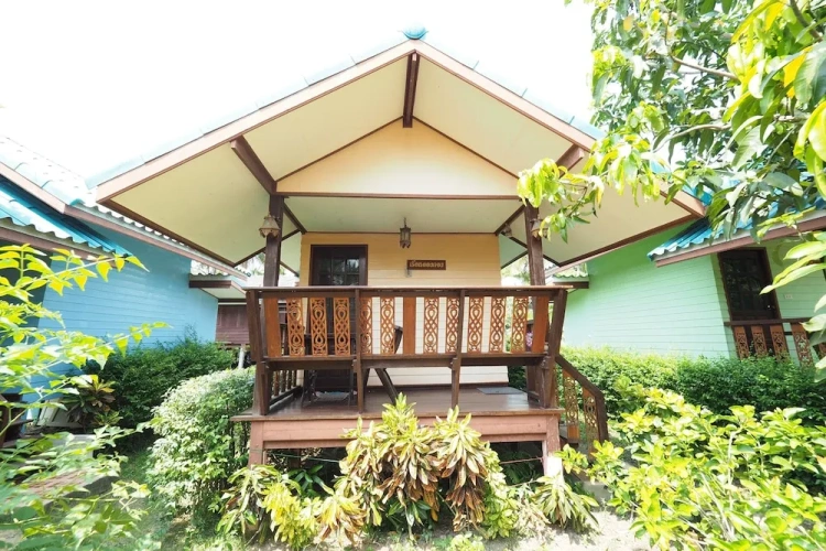 Bungalow with balcony and with garden view