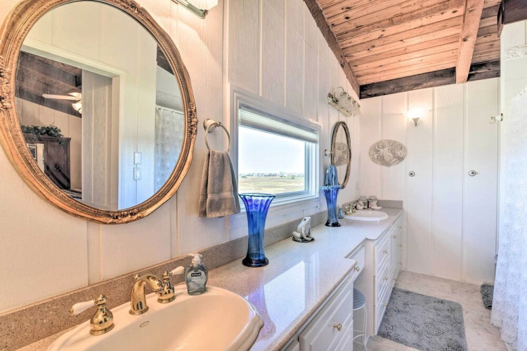 Waterfront Deck: Charming Galveston Home!