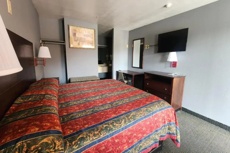 Benbrook Inn & Suites