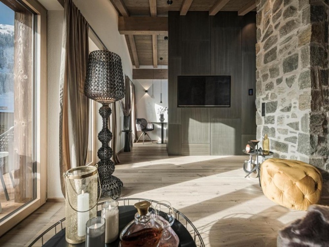 Suite with mountain view