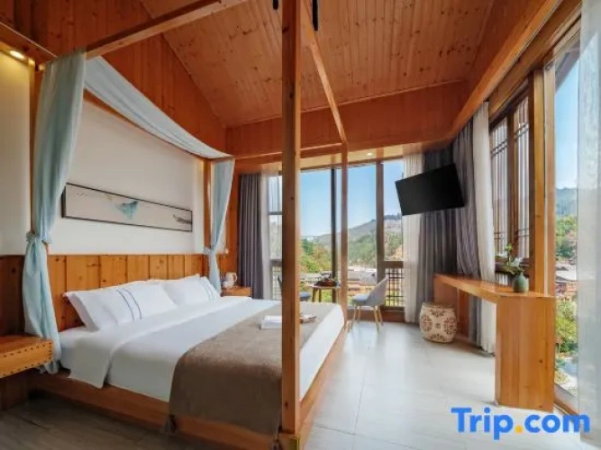 Standard Double Duplex room with lake view