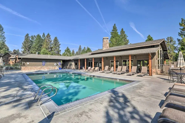 Stunning Bend Retreat < 20 Mi to Mt Bachelor!