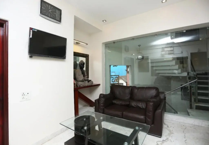 The Luxotica by OYO Rooms