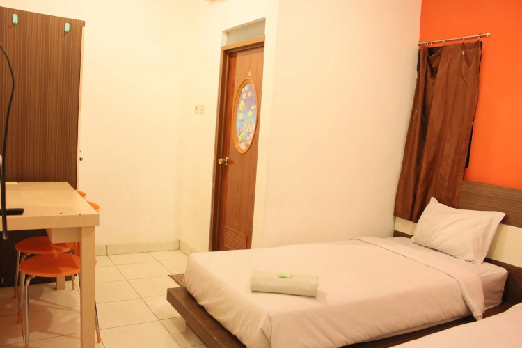 OYO 1251 Residence 8