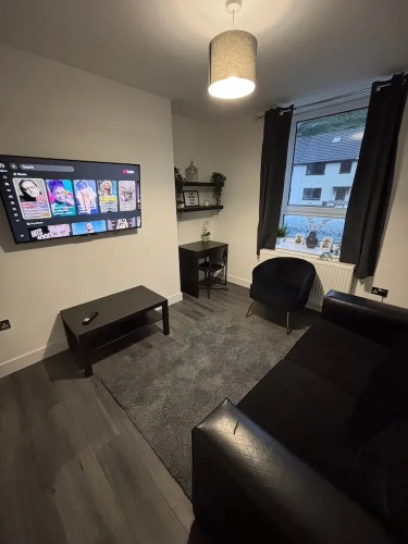 Shawforth - 2 Beds - Sleeps 4 - Street Parking