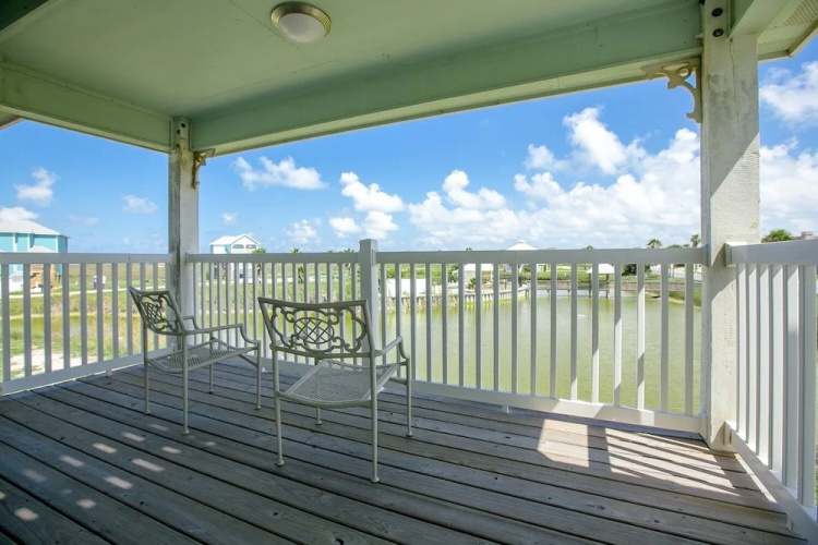 2BR 2BA Beautiful House with Ocean Views by RedAwning
