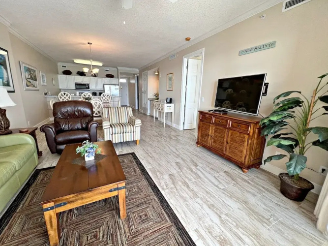 Regency Isle 704