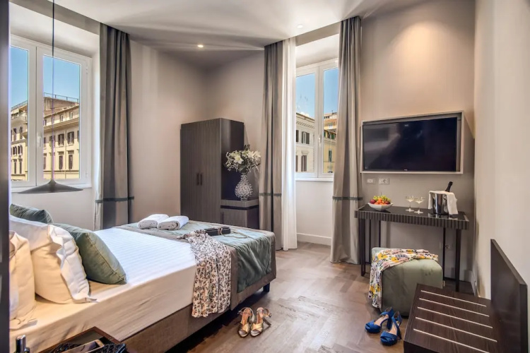 Hotel 77