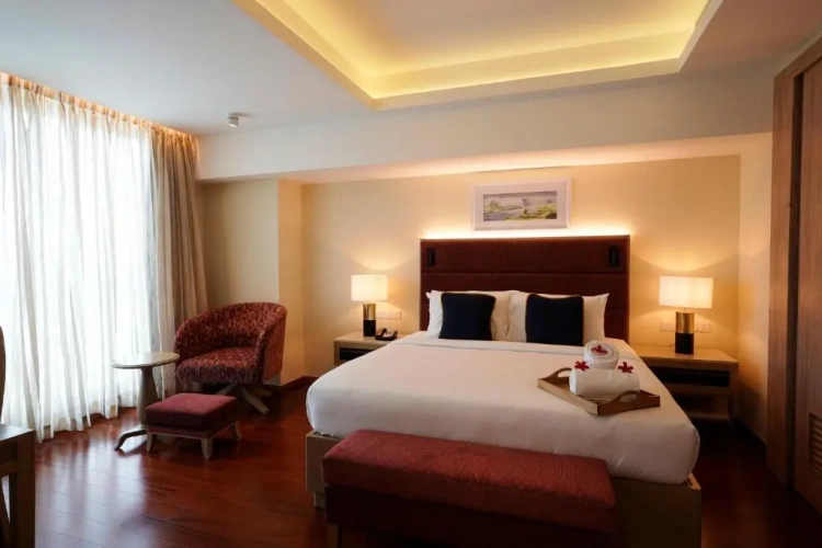Suite with pool view