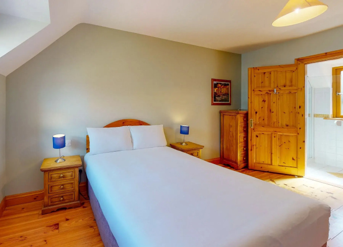 Dingle Courtyard Cottages 2 Bed Sleeps 4