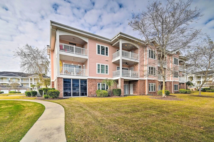 Bright Myrtle Beach Condo w/ Balcony!