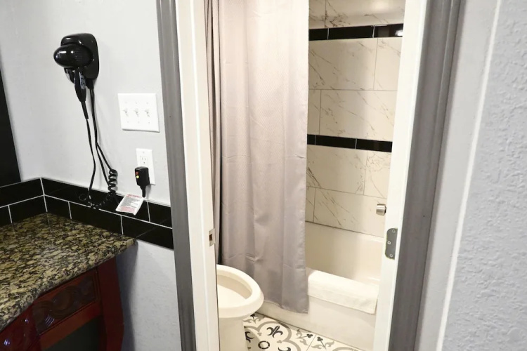 Rodeway Inn & Suites