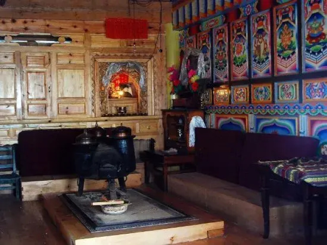 Xike Hostel(香格里拉西克客栈)