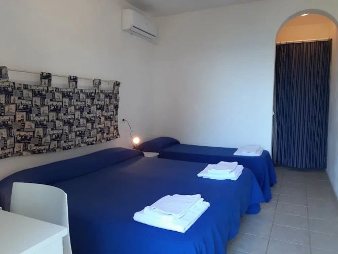 Standard Triple room with sea view