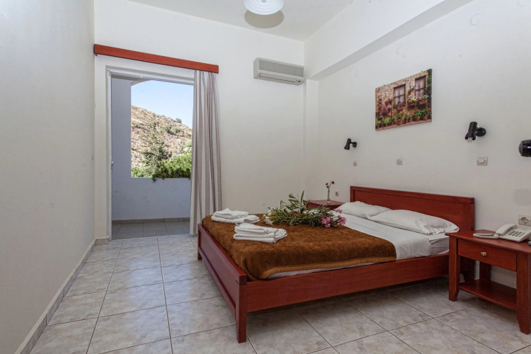 Ammoudi Hotel