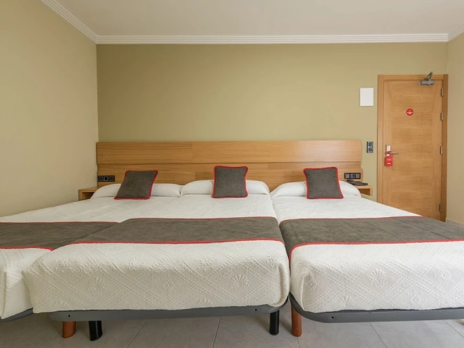 Standard Triple room