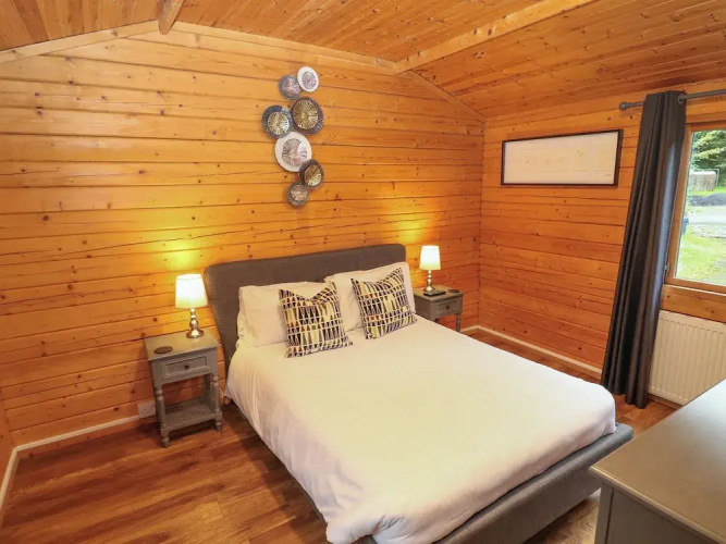 Lakeside Lodge